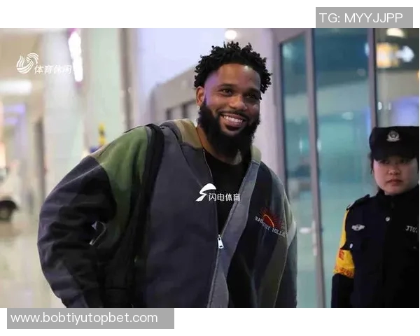 鲍威尔本赛季表现惊艳场均245分三项命中率均超四成 鲍威尔本赛季表现惊艳场均245分三项命中率均超四成