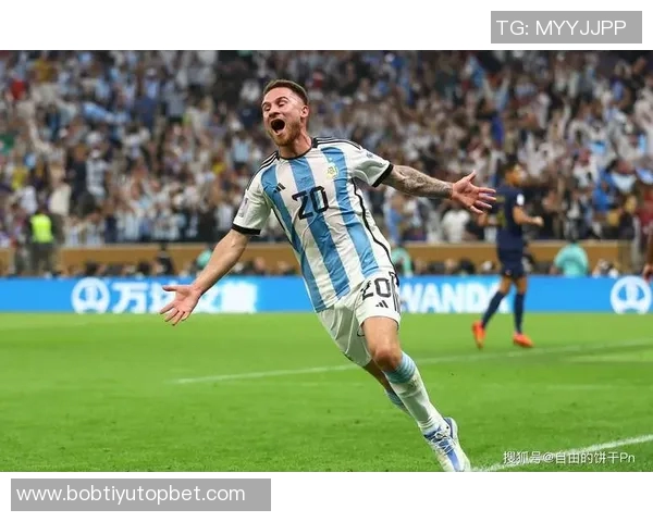 麦卡利斯特国家队出战40场荣获三冠阿根廷队海报祝贺彰显荣耀