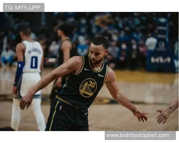 库里呼吁年轻球员挺身而出应对叔叔辈缺阵挑战