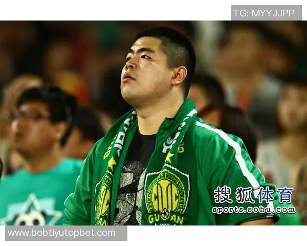 杨立瑜遭球迷怒斥:何必与阿猫阿狗争执真该给球迷竖中指 杨立瑜遭球迷怒斥:何必与阿猫阿狗争执真该给球迷竖中指